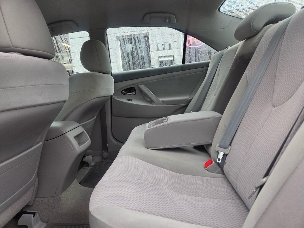 Toyota Camry Base 6-Spd AT 2011
