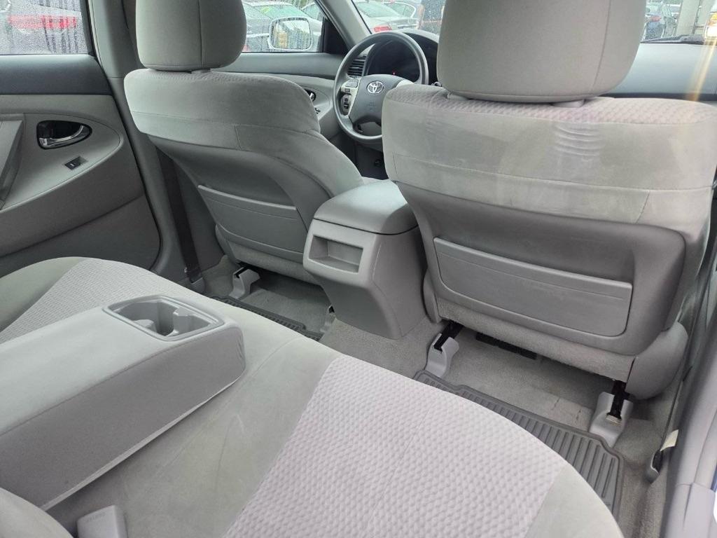 Toyota Camry Base 6-Spd AT 2011