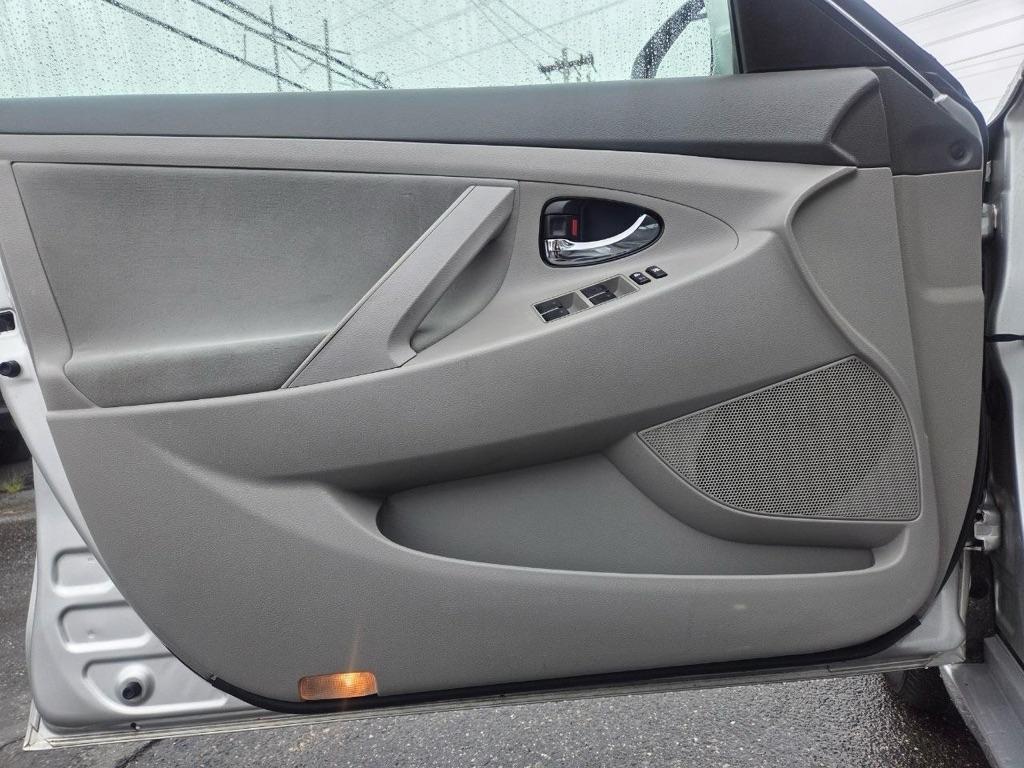 Toyota Camry Base 6-Spd AT 2011