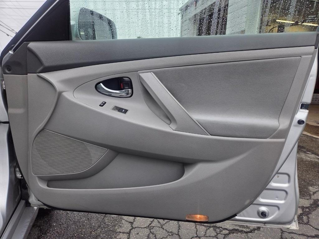 Toyota Camry Base 6-Spd AT 2011