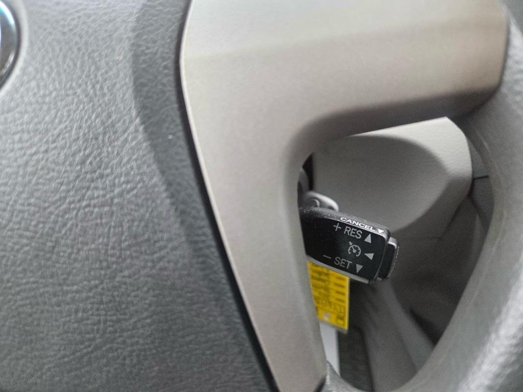 Toyota Camry Base 6-Spd AT 2011