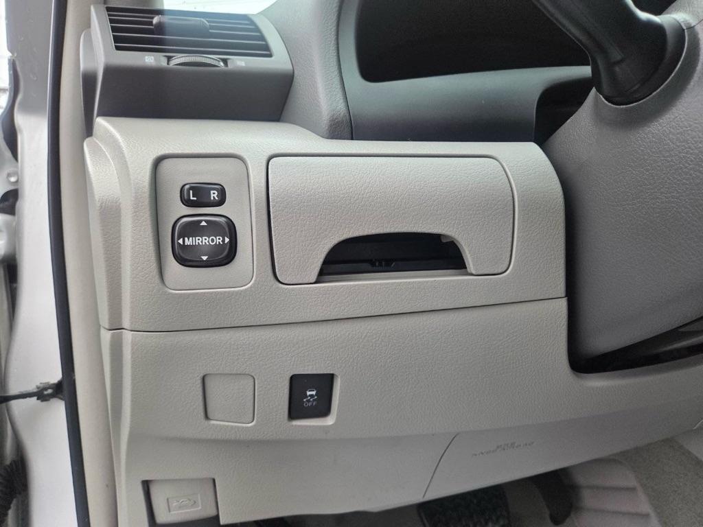 Toyota Camry Base 6-Spd AT 2011