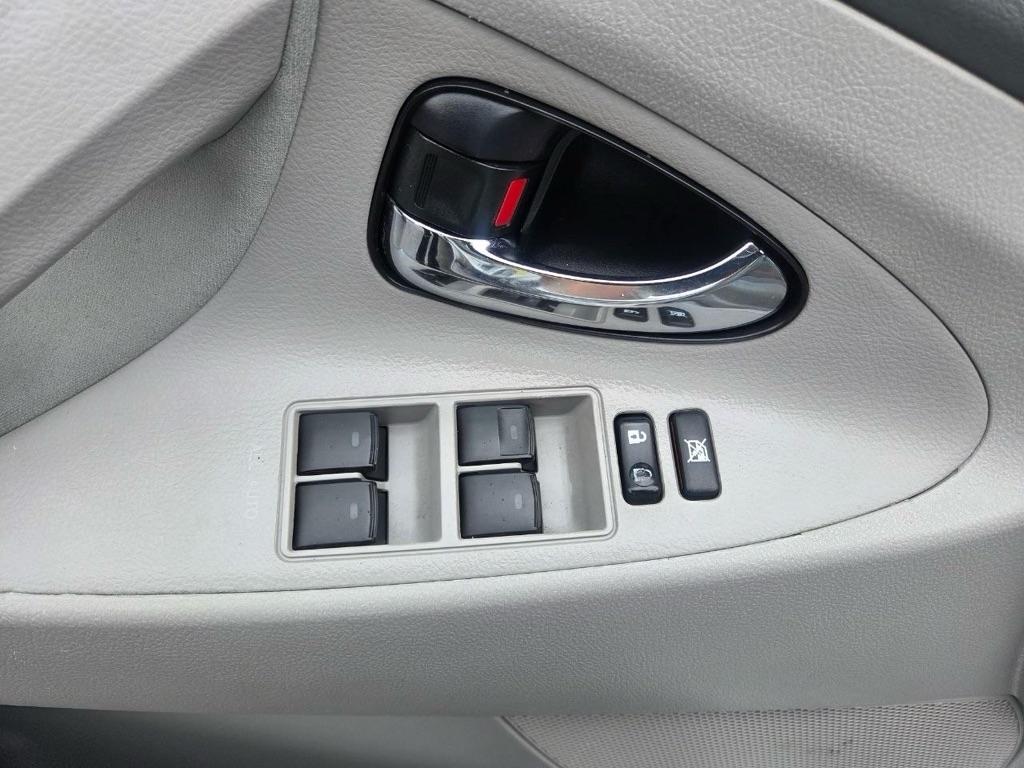 Toyota Camry Base 6-Spd AT 2011