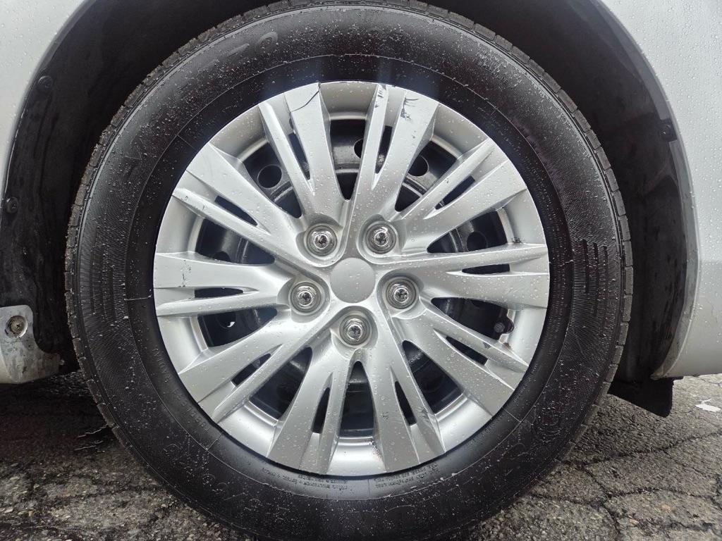 Toyota Camry Base 6-Spd AT 2011