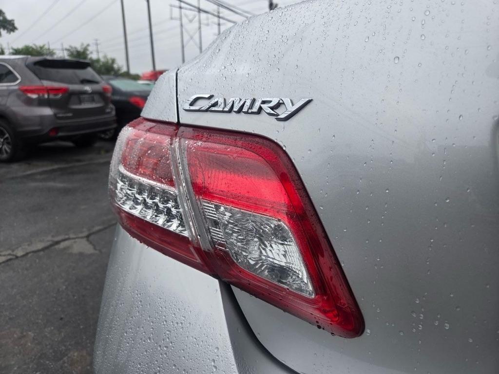 Toyota Camry Base 6-Spd AT 2011