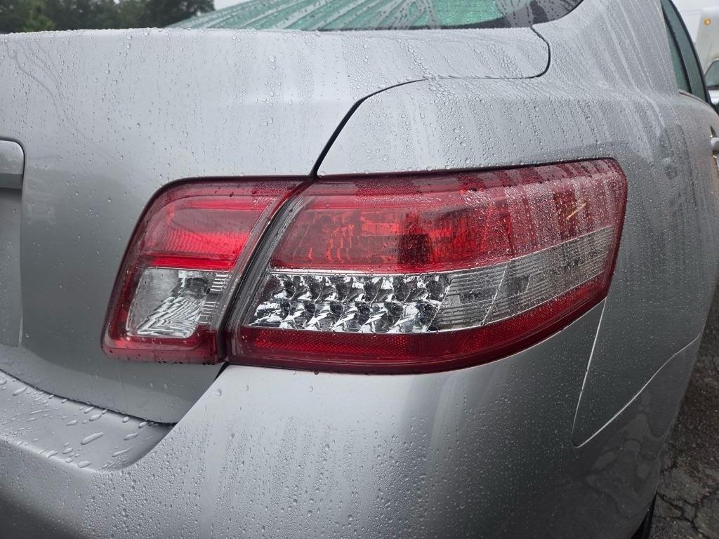 Toyota Camry Base 6-Spd AT 2011