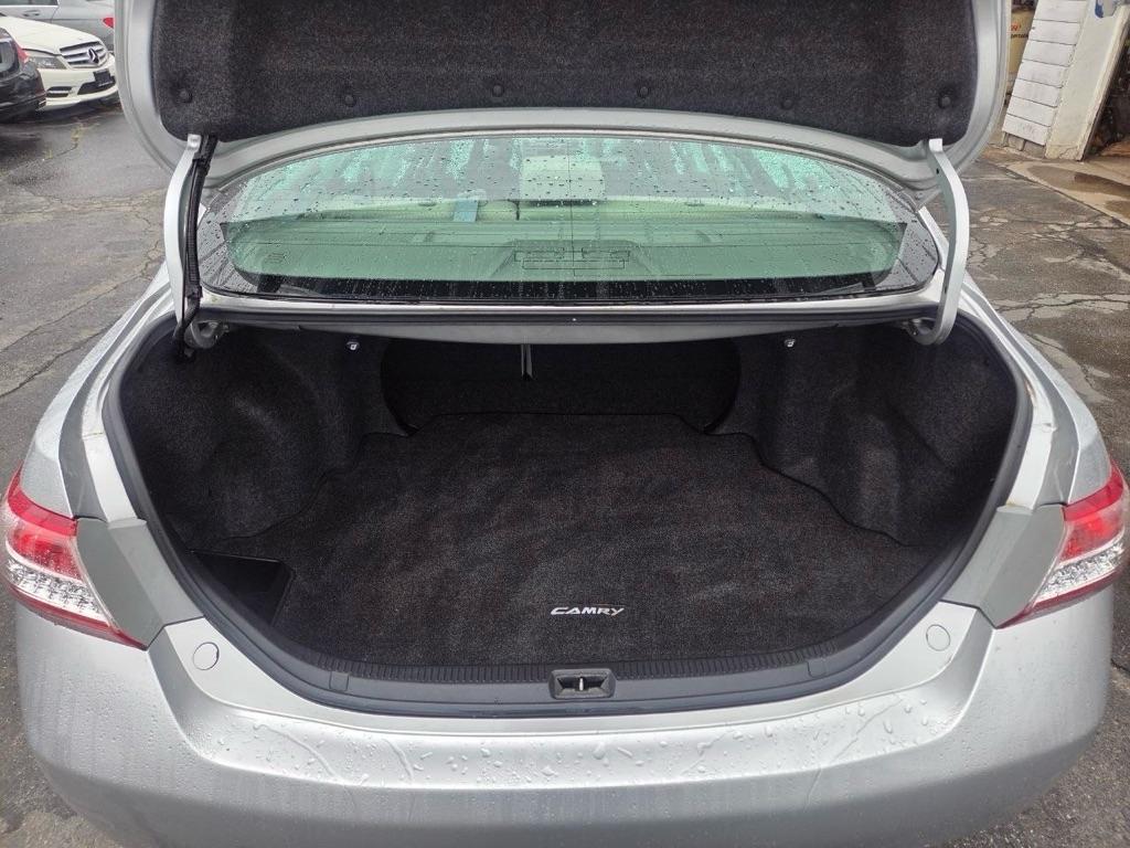 Toyota Camry Base 6-Spd AT 2011
