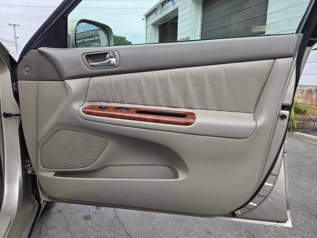 Toyota Camry LE V6 2002