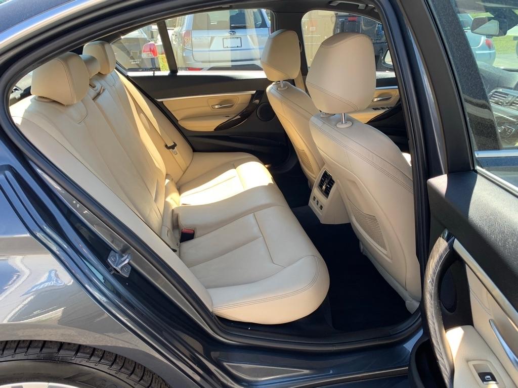 BMW 3-Series 330i xDrive SULEV Sedan 2017