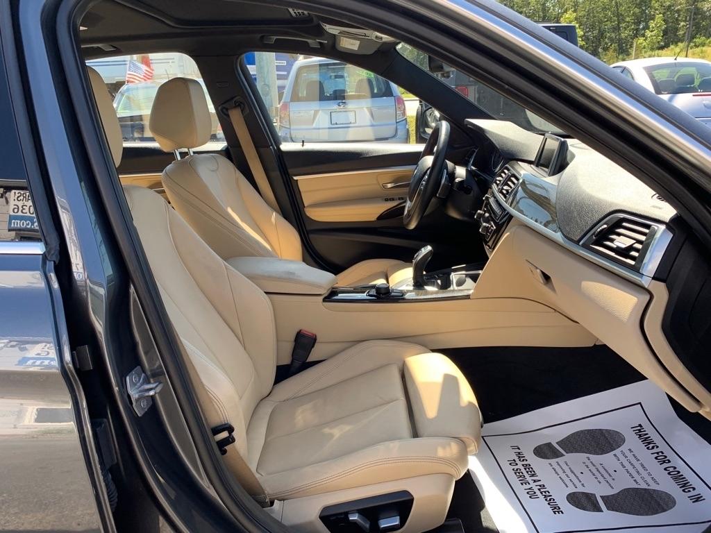 BMW 3-Series 330i xDrive SULEV Sedan 2017