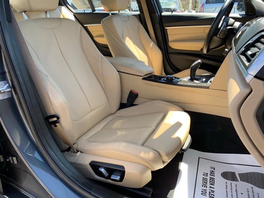 BMW 3-Series 330i xDrive SULEV Sedan 2017