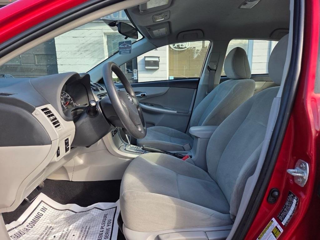 Toyota Corolla LE 4-Speed AT 2013