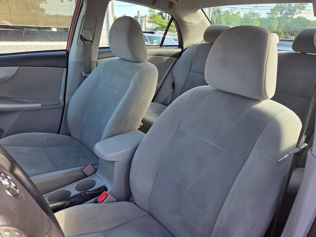 Toyota Corolla LE 4-Speed AT 2013