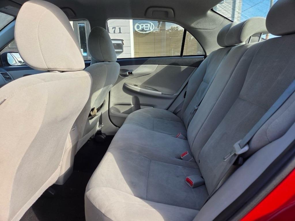 Toyota Corolla LE 4-Speed AT 2013