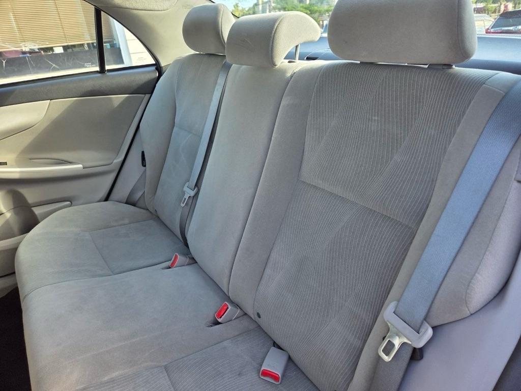 Toyota Corolla LE 4-Speed AT 2013