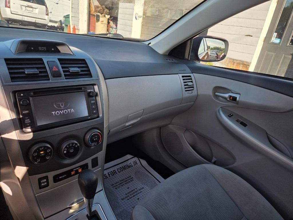 Toyota Corolla LE 4-Speed AT 2013