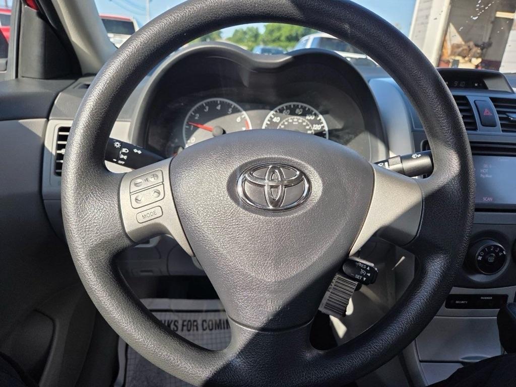 Toyota Corolla LE 4-Speed AT 2013