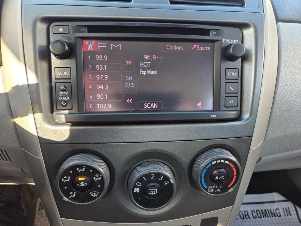 Toyota Corolla LE 4-Speed AT 2013