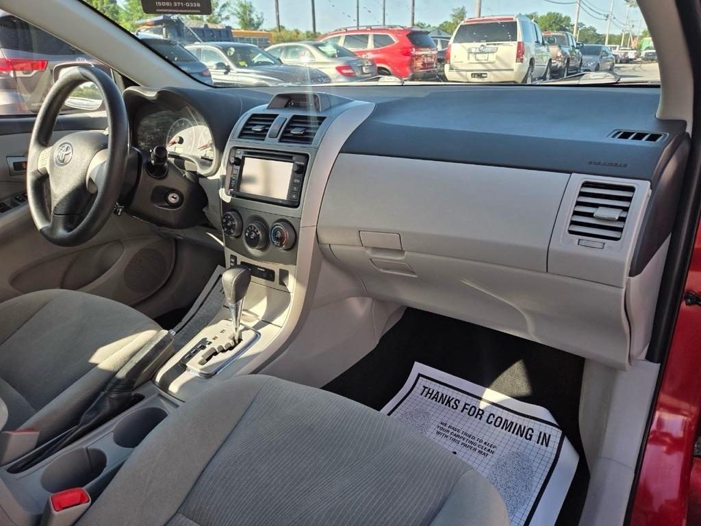 Toyota Corolla LE 4-Speed AT 2013