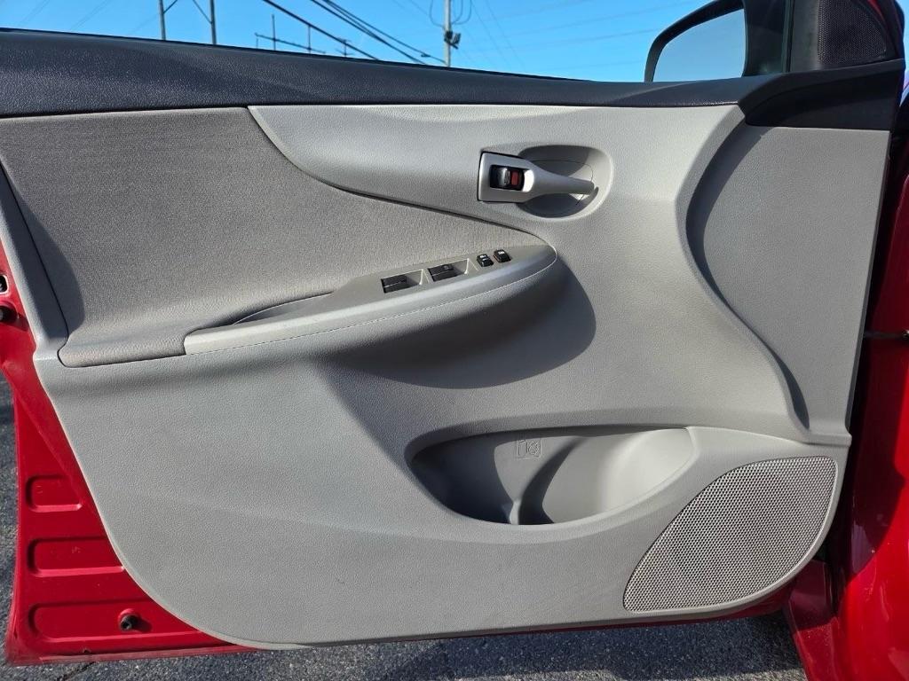 Toyota Corolla LE 4-Speed AT 2013