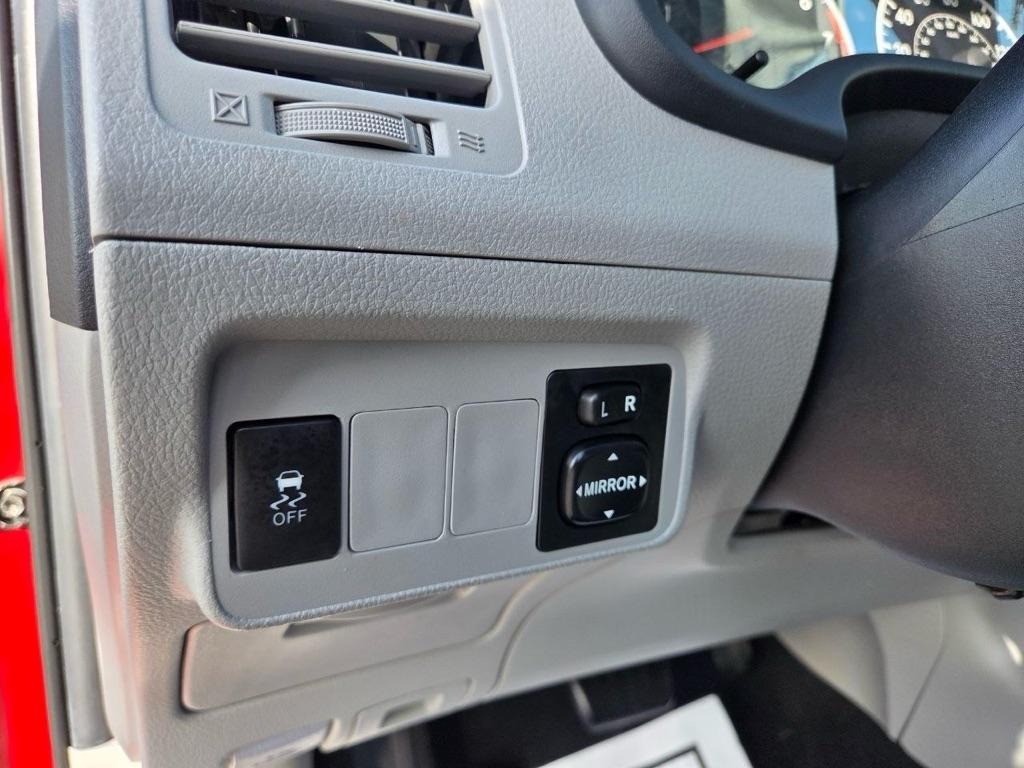 Toyota Corolla LE 4-Speed AT 2013
