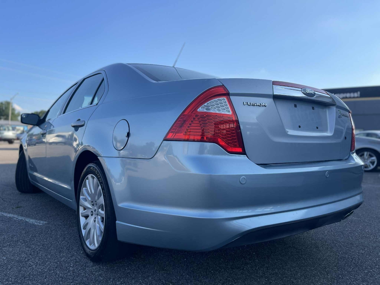 Ford Fusion Hybrid Sedan 2011