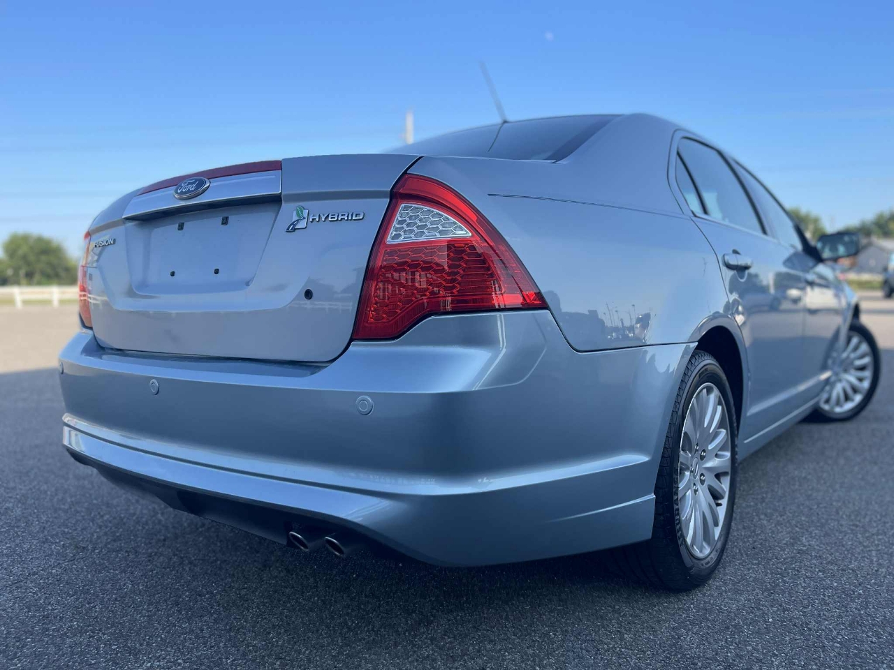 Ford Fusion Hybrid Sedan 2011