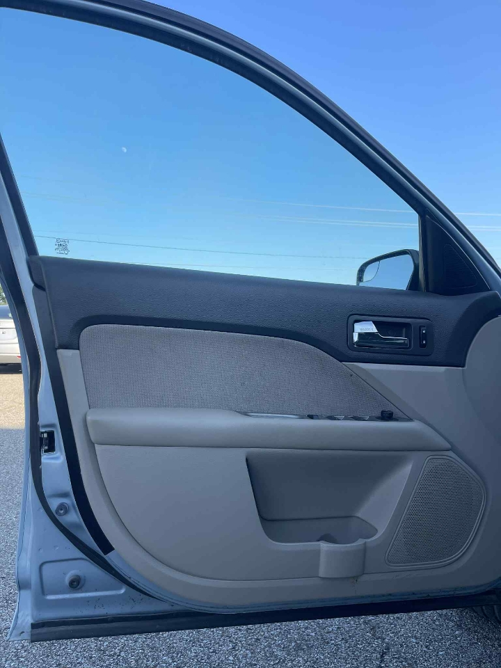 Ford Fusion Hybrid Sedan 2011