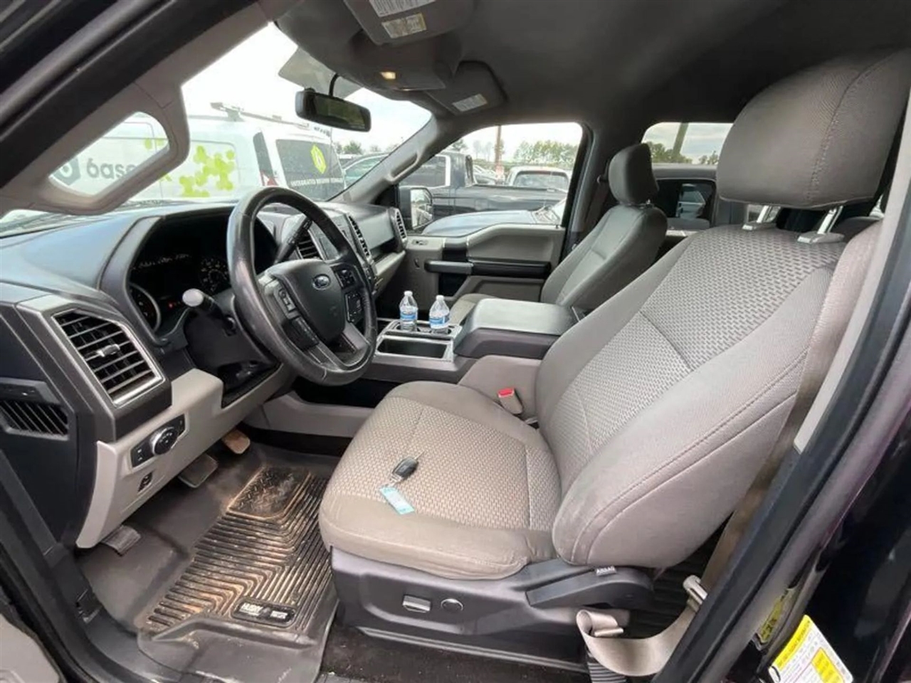 2015 Ford F-150 XLT photo 2