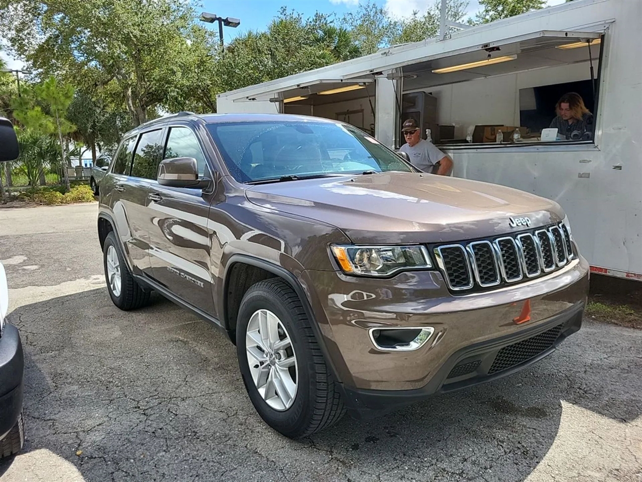 2018 Jeep Grand Cherokee Laredo E Sport photo 3