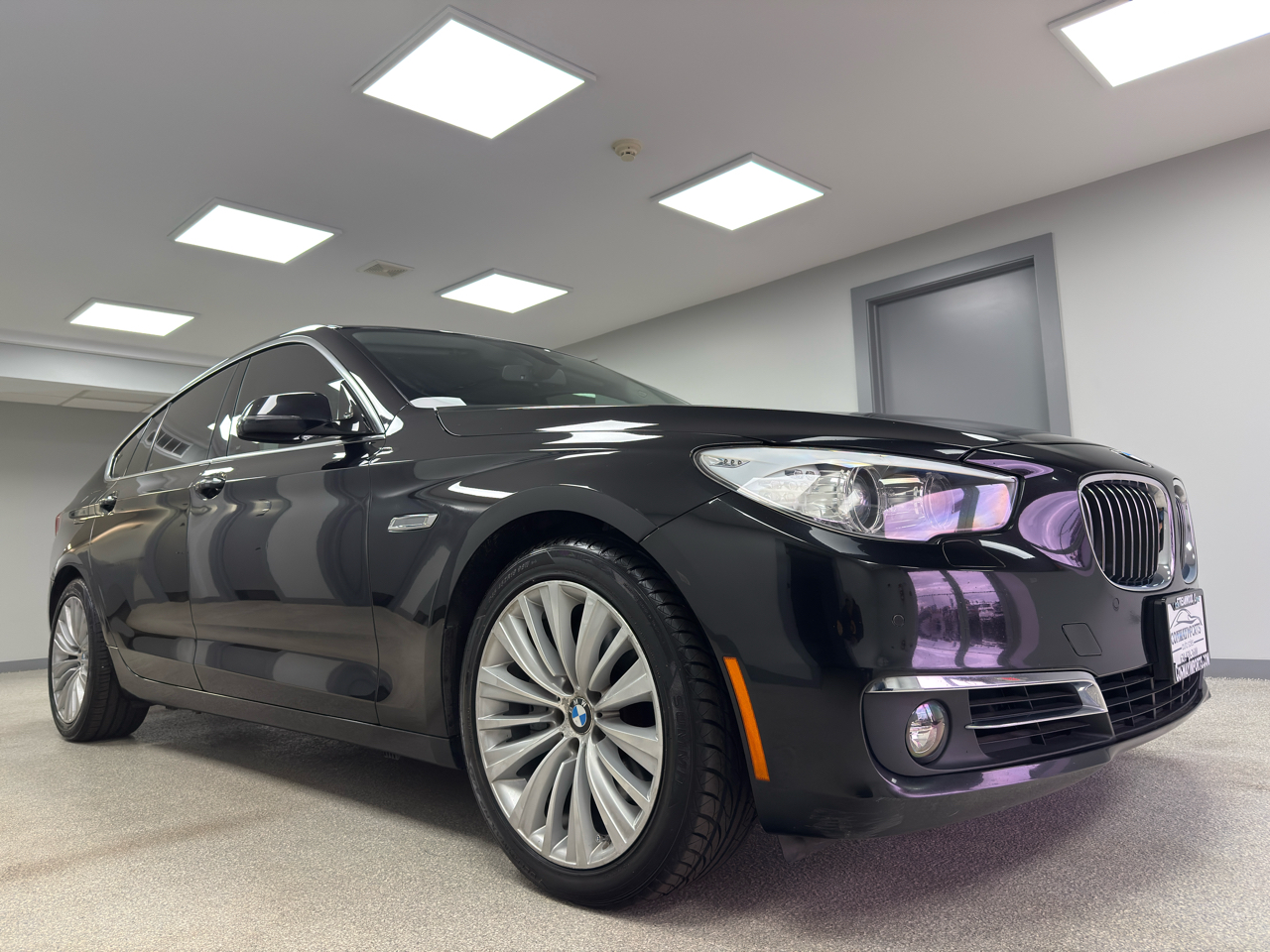 BMW 5-Series Gran Turismo 535xi GT 2014