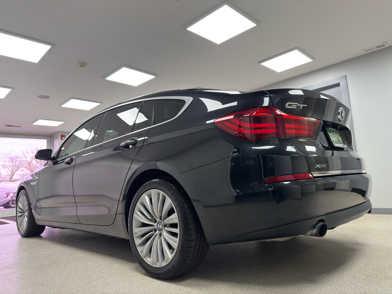 BMW 5-Series Gran Turismo 535xi GT 2014