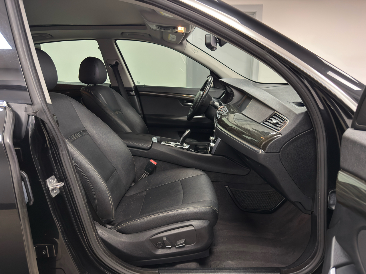 BMW 5-Series Gran Turismo 535xi GT 2014