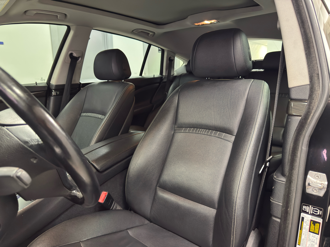 BMW 5-Series Gran Turismo 535xi GT 2014