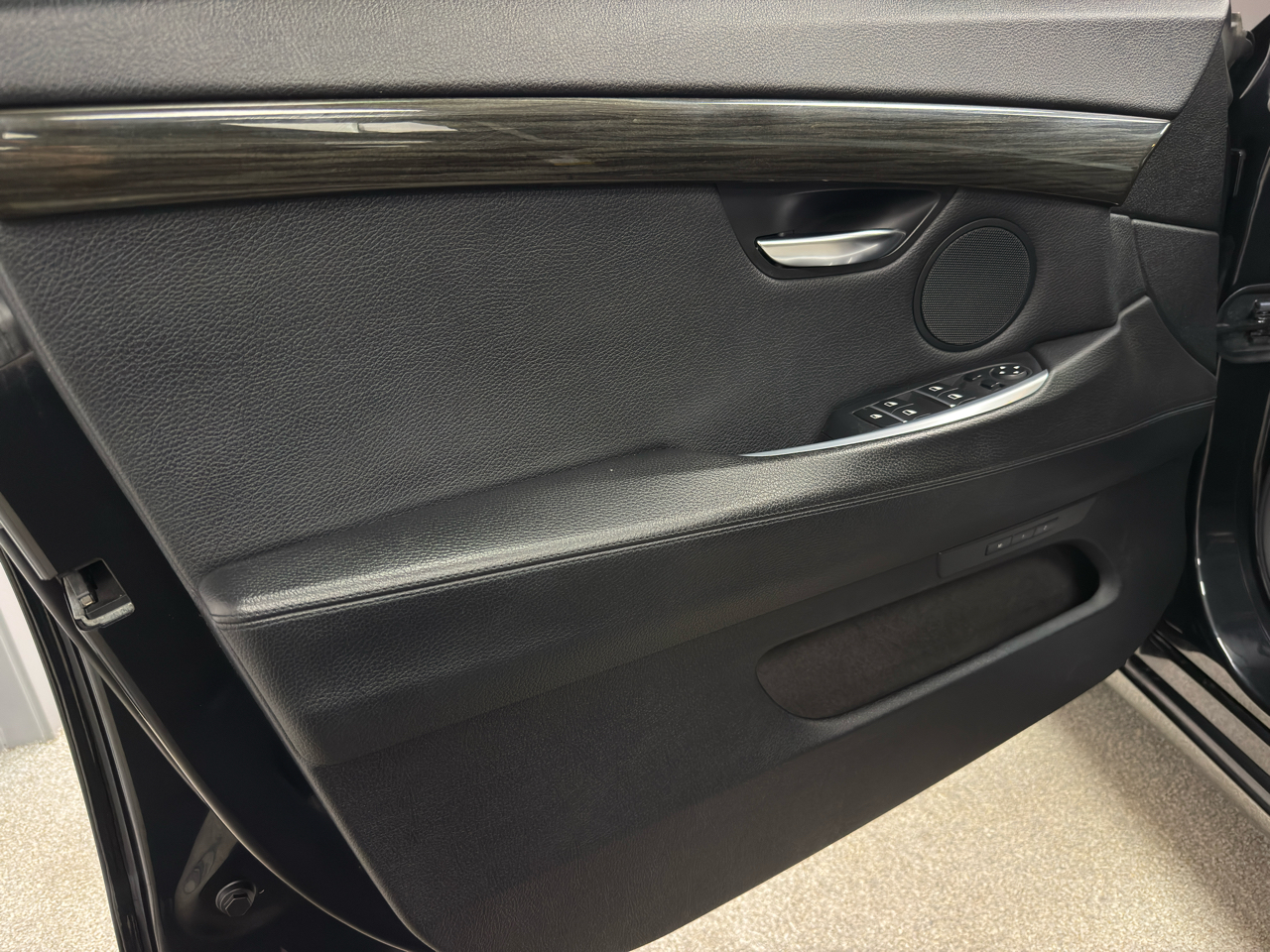 BMW 5-Series Gran Turismo 535xi GT 2014