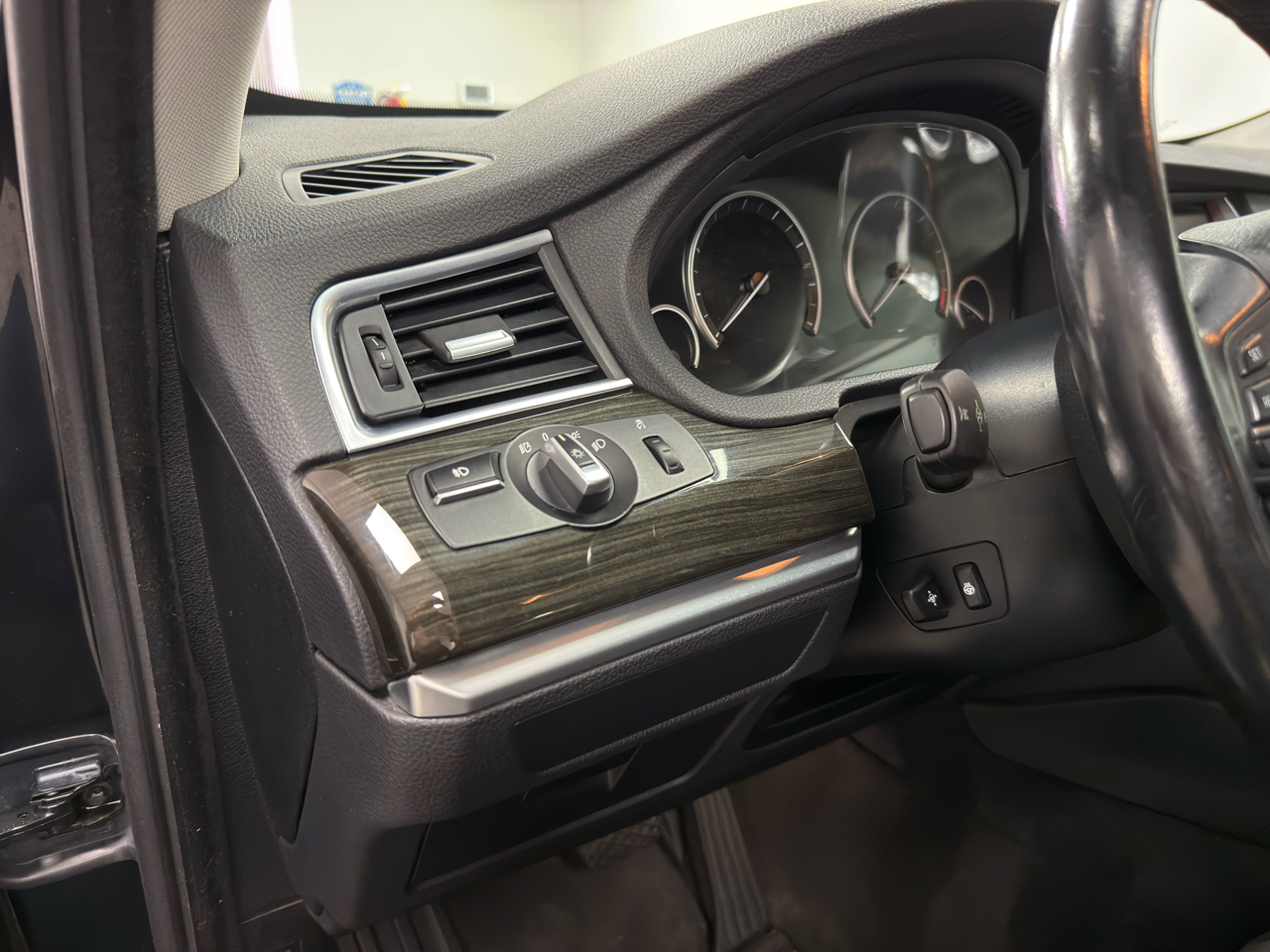 BMW 5-Series Gran Turismo 535xi GT 2014