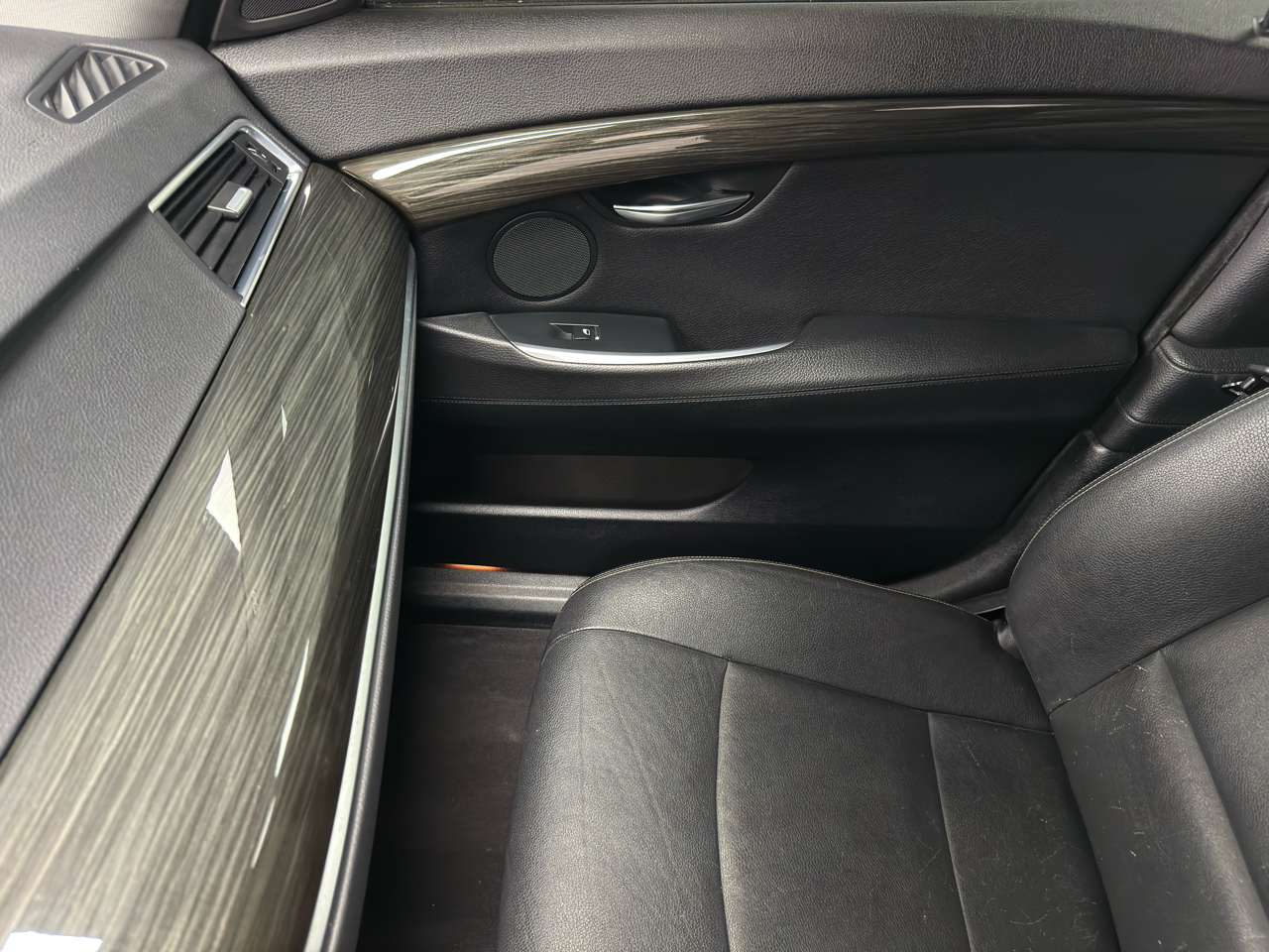 BMW 5-Series Gran Turismo 535xi GT 2014