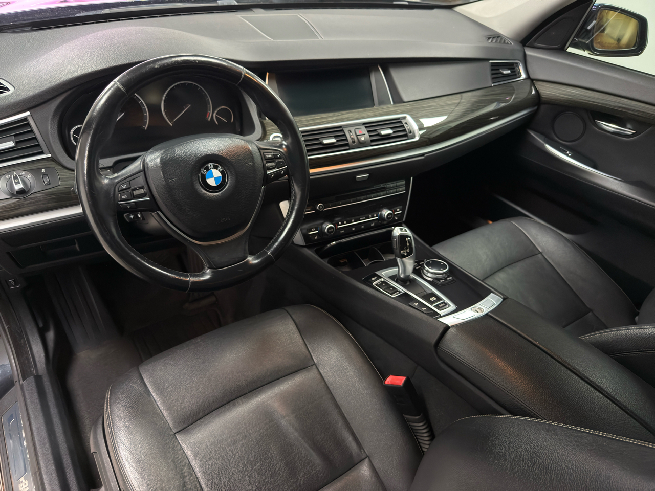 BMW 5-Series Gran Turismo 535xi GT 2014