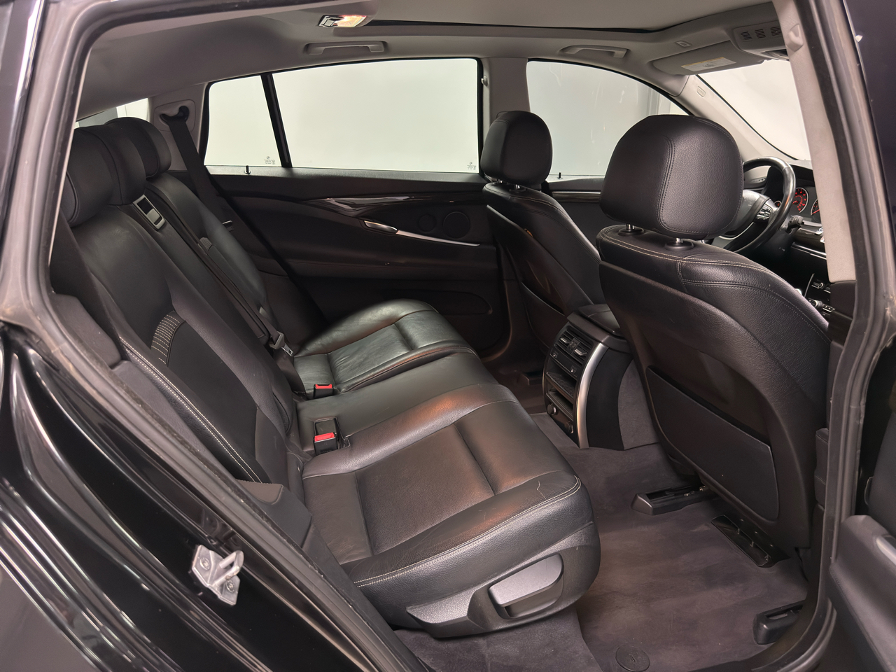 BMW 5-Series Gran Turismo 535xi GT 2014