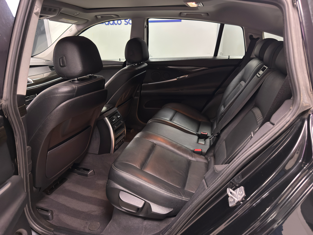 BMW 5-Series Gran Turismo 535xi GT 2014