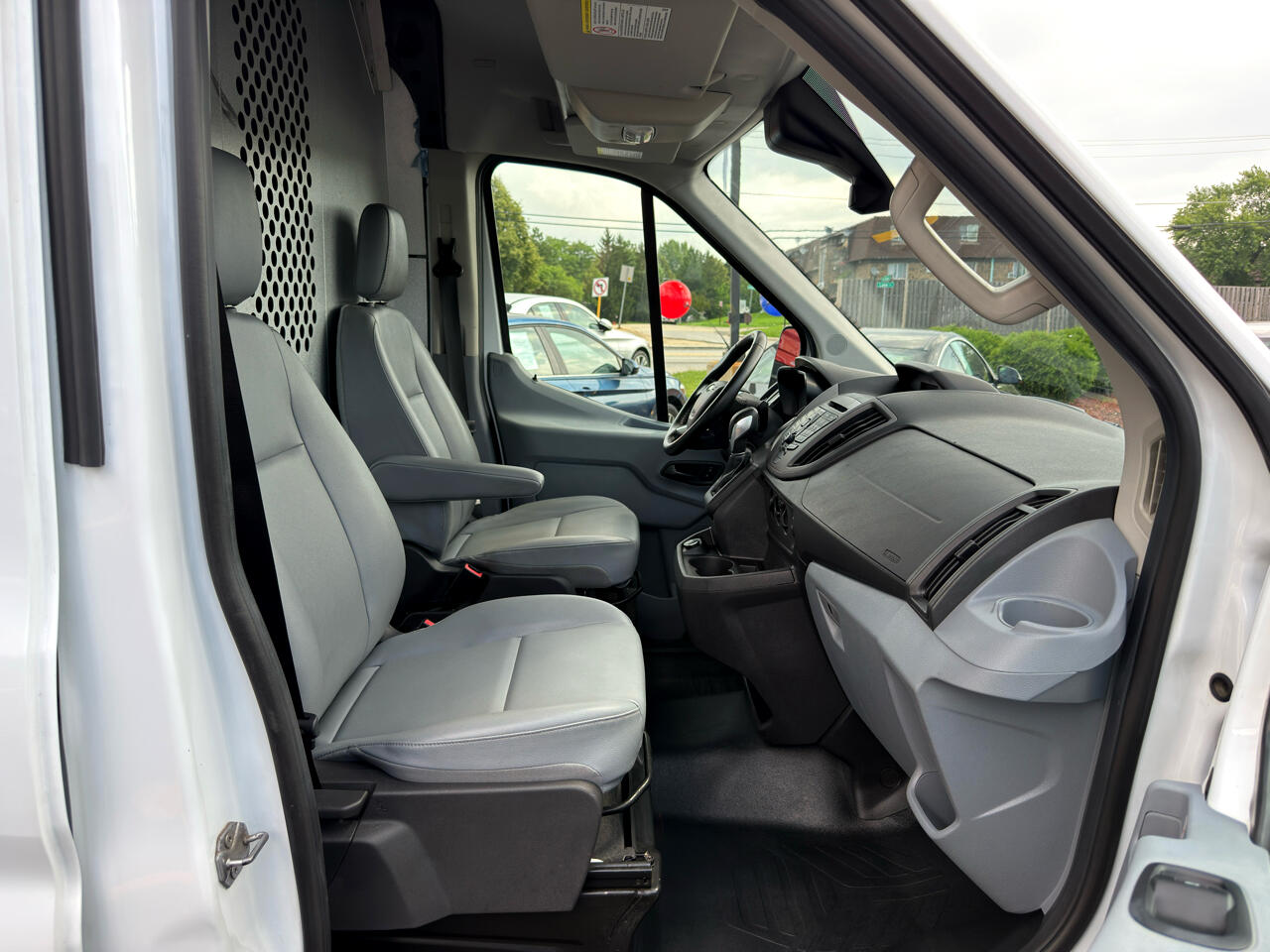 Ford Transit Van T-250 130" Med Rf 9000 GVWR Sliding RH Dr 2019
