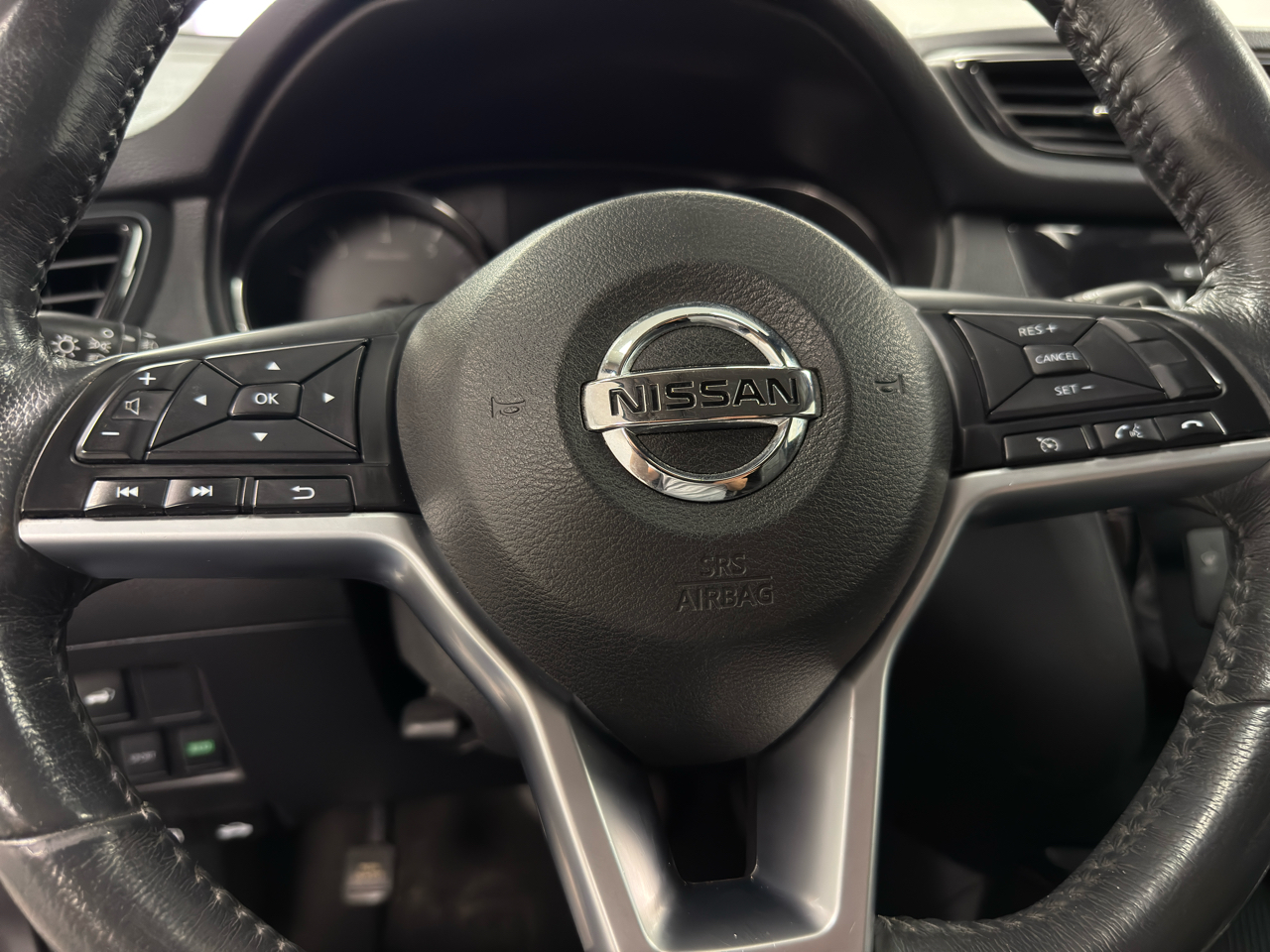 2017 Nissan Rogue SL photo 16