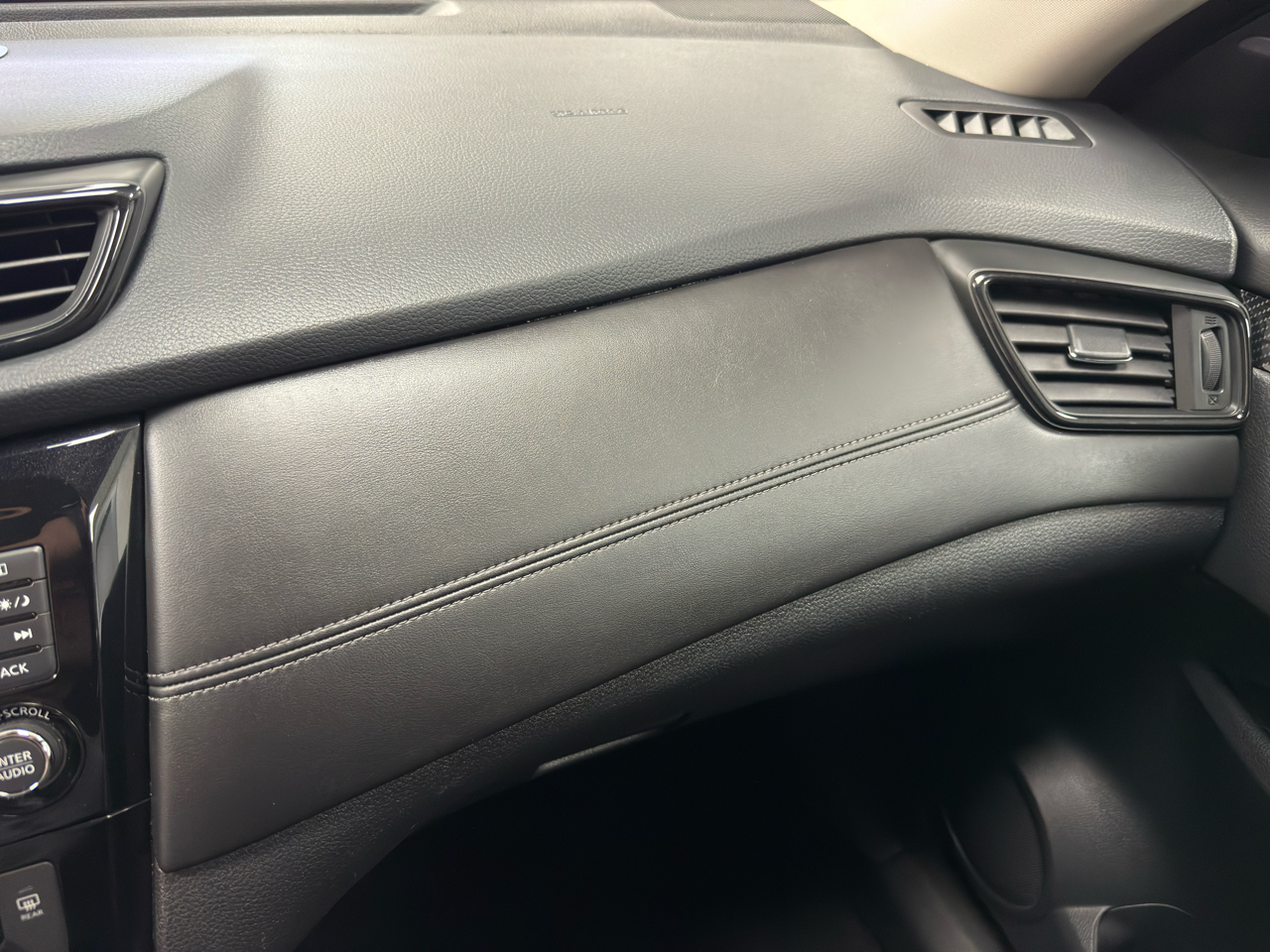 2017 Nissan Rogue SL photo 22