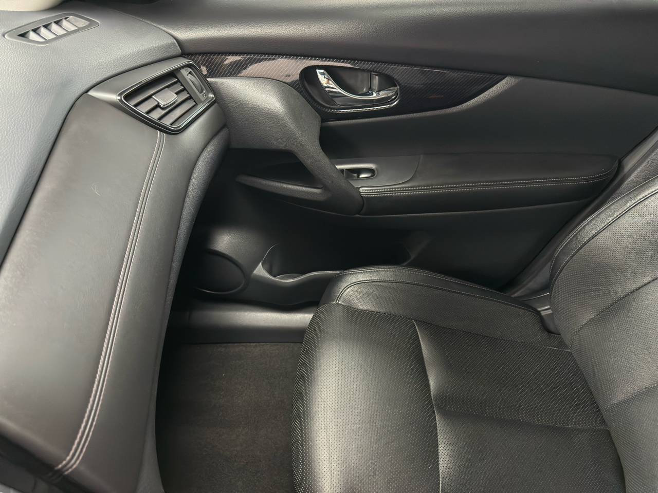 2017 Nissan Rogue SL photo 23