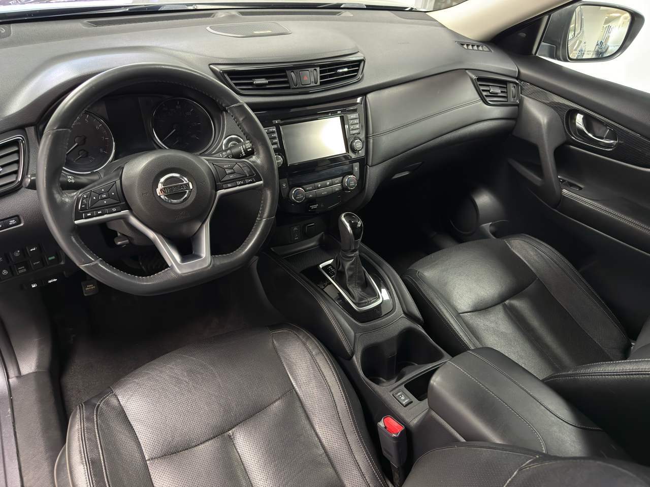 2017 Nissan Rogue SL photo 25