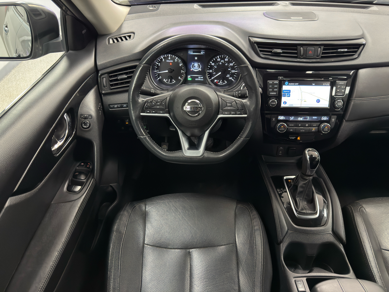 2017 Nissan Rogue SL photo 26