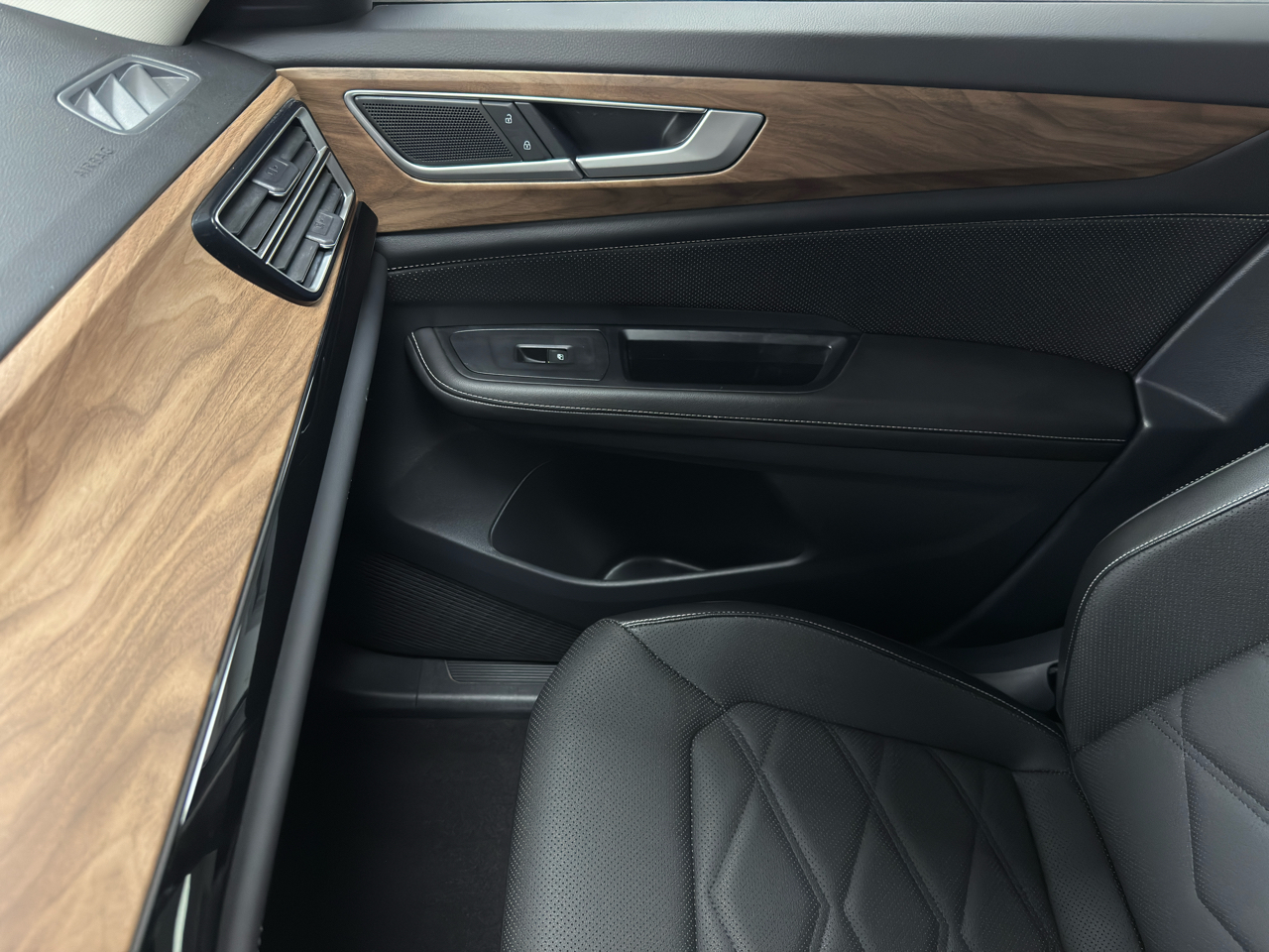 Volkswagen Atlas 2.0T SE 4MOTION 2024
