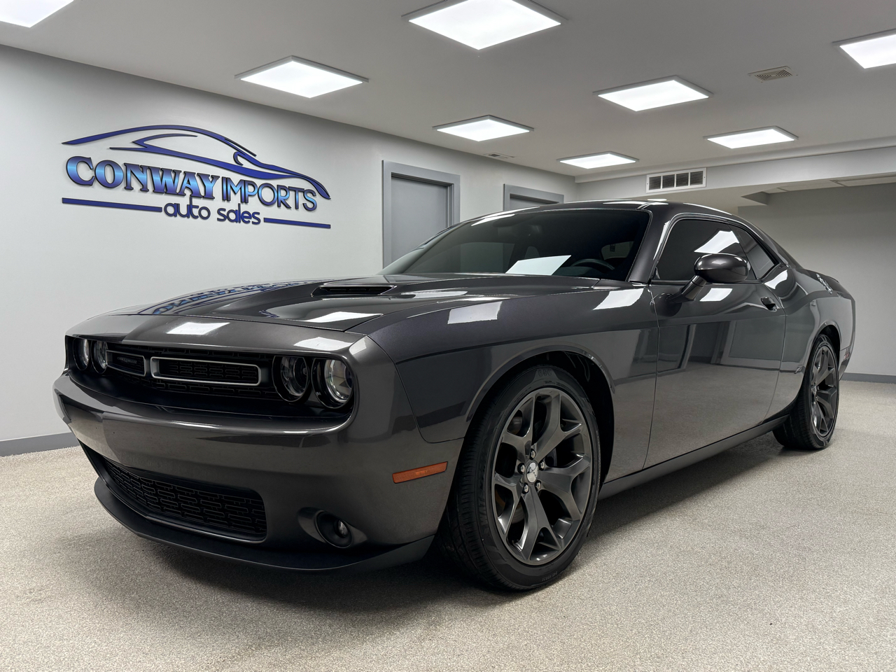 Dodge Challenger 2dr Cpe SXT Plus 2015