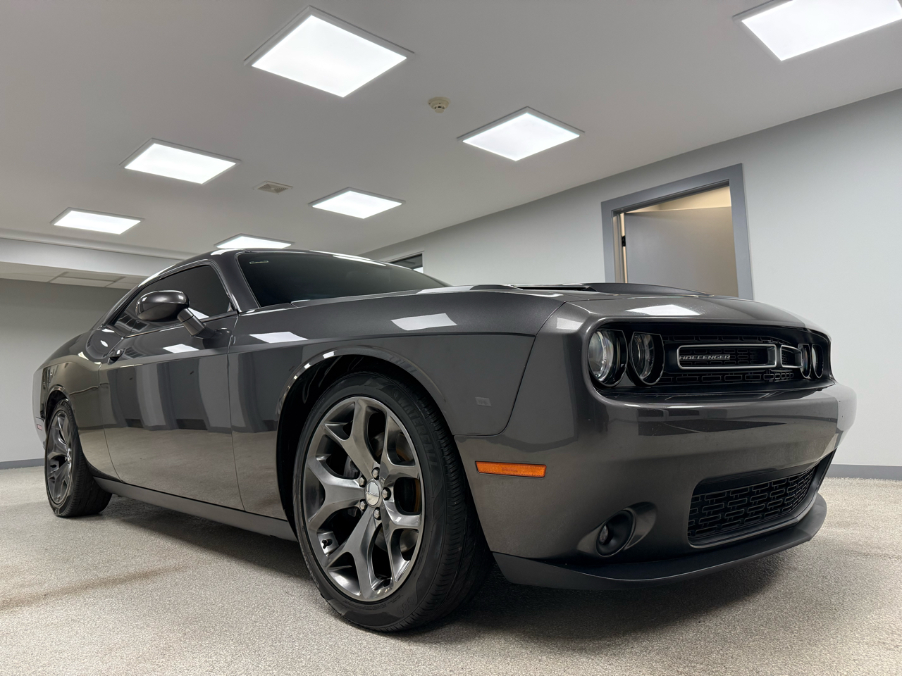 Dodge Challenger 2dr Cpe SXT Plus 2015
