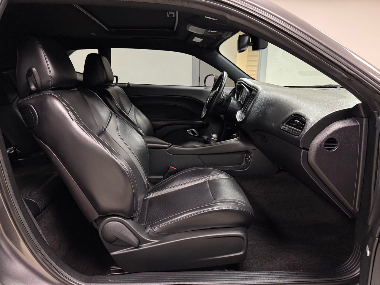 Dodge Challenger 2dr Cpe SXT Plus 2015